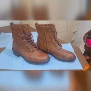 Brown womans boots  size 9